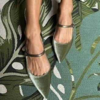 Sarah Express Green Suede Pointed-Toe Slip-On Flats