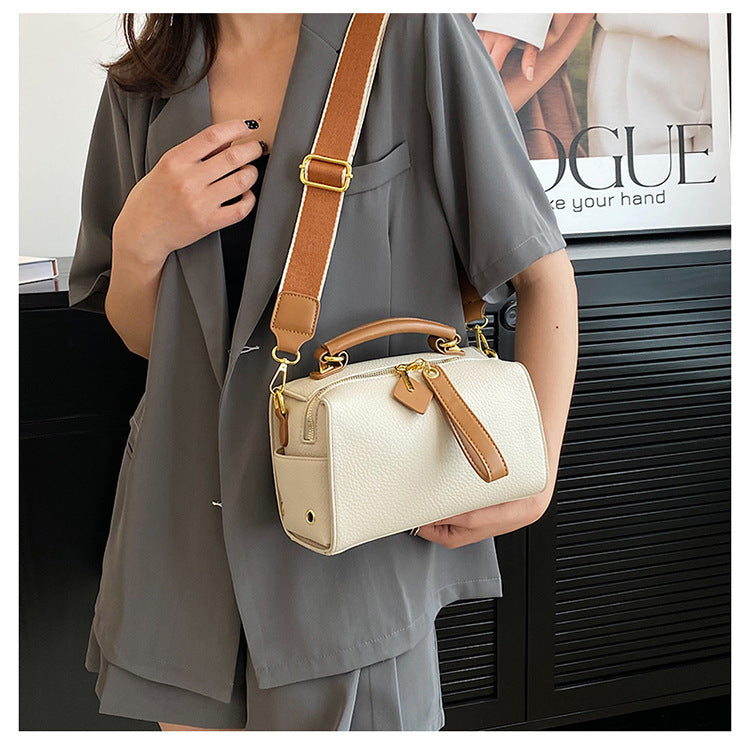 Sarah Express Urban Simplicity Horizontal Square Pillow Bag