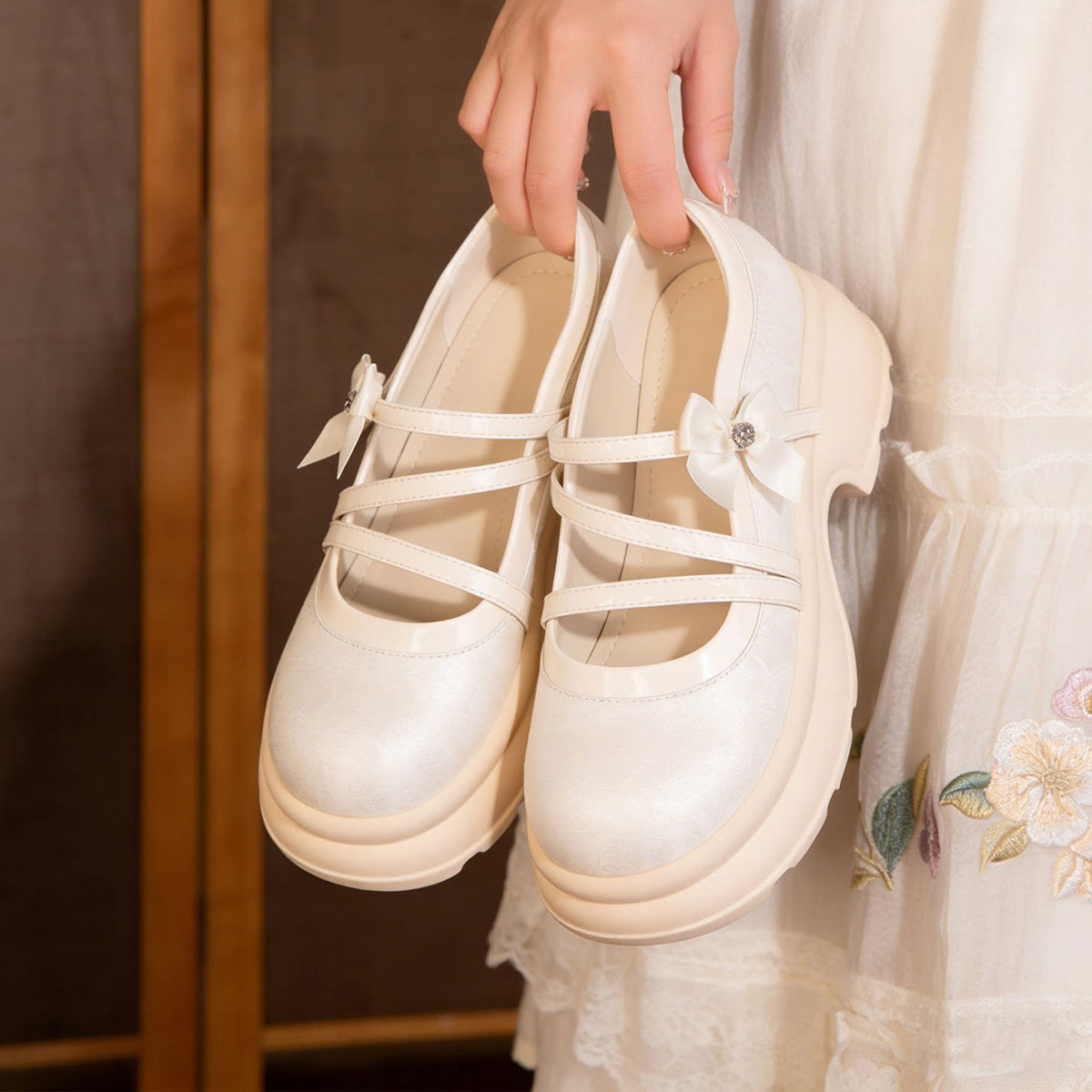 Sarah Express Bow Platform Mary Jane Pumps