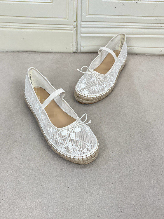 Sarah Express Women's Floral Lace Mesh Flat Sneakers White