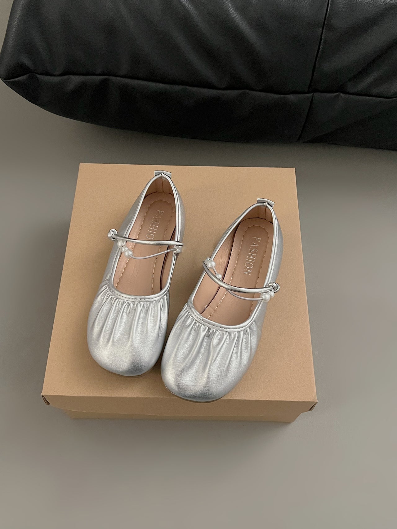 2026 Fall New Silver Mary Jane Loafers, French Gentle Shallow Vamp Flats Women Dress Shoes For Skirts – product detail