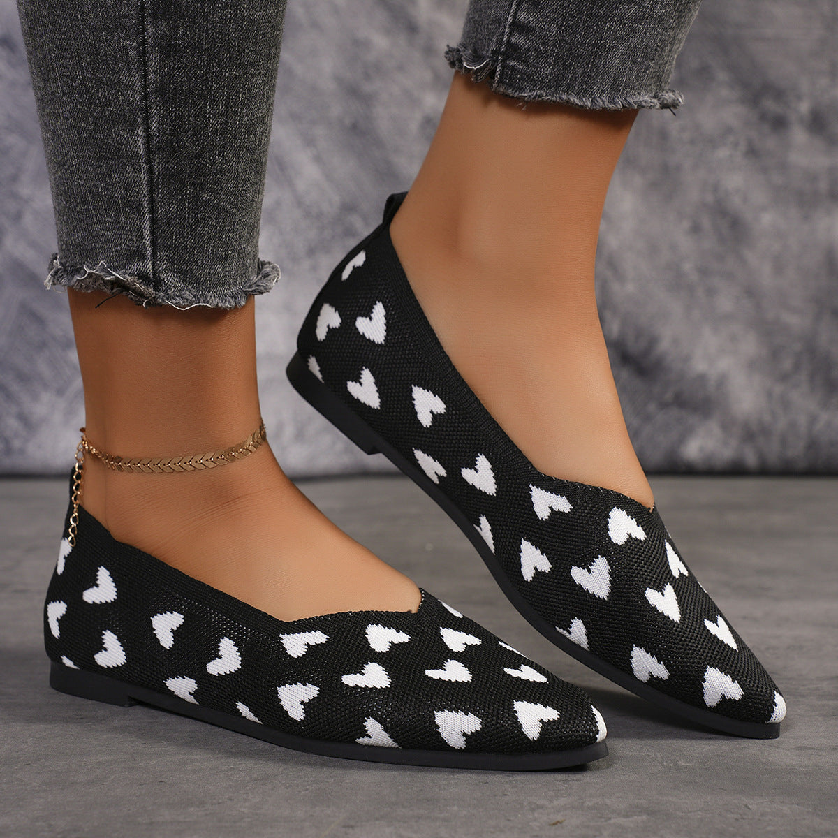 Sarah Express Heart Print Knit Pointed Toe Flats Black
