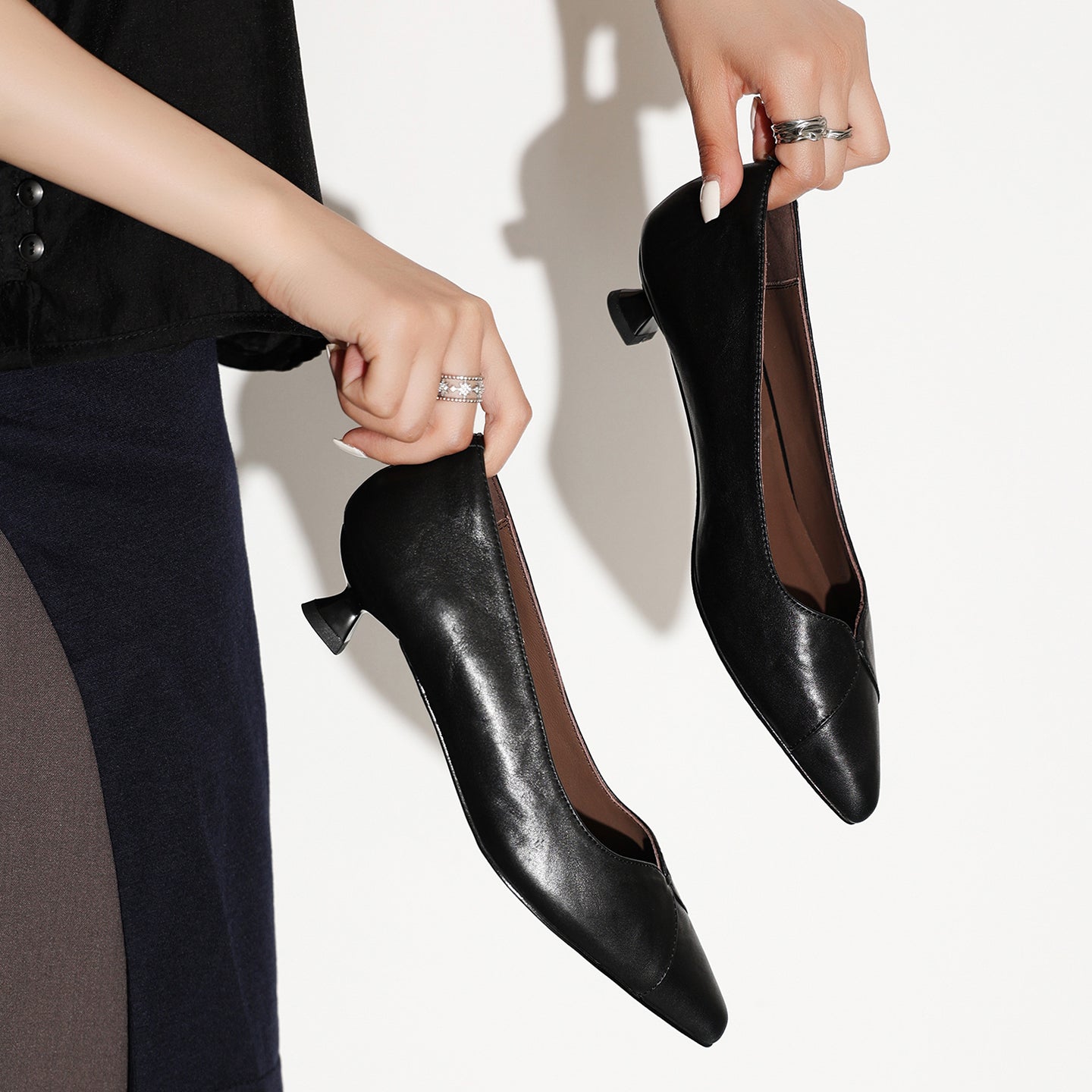 Sarah Express Washed Cowhide Kitten Heel Pumps Black