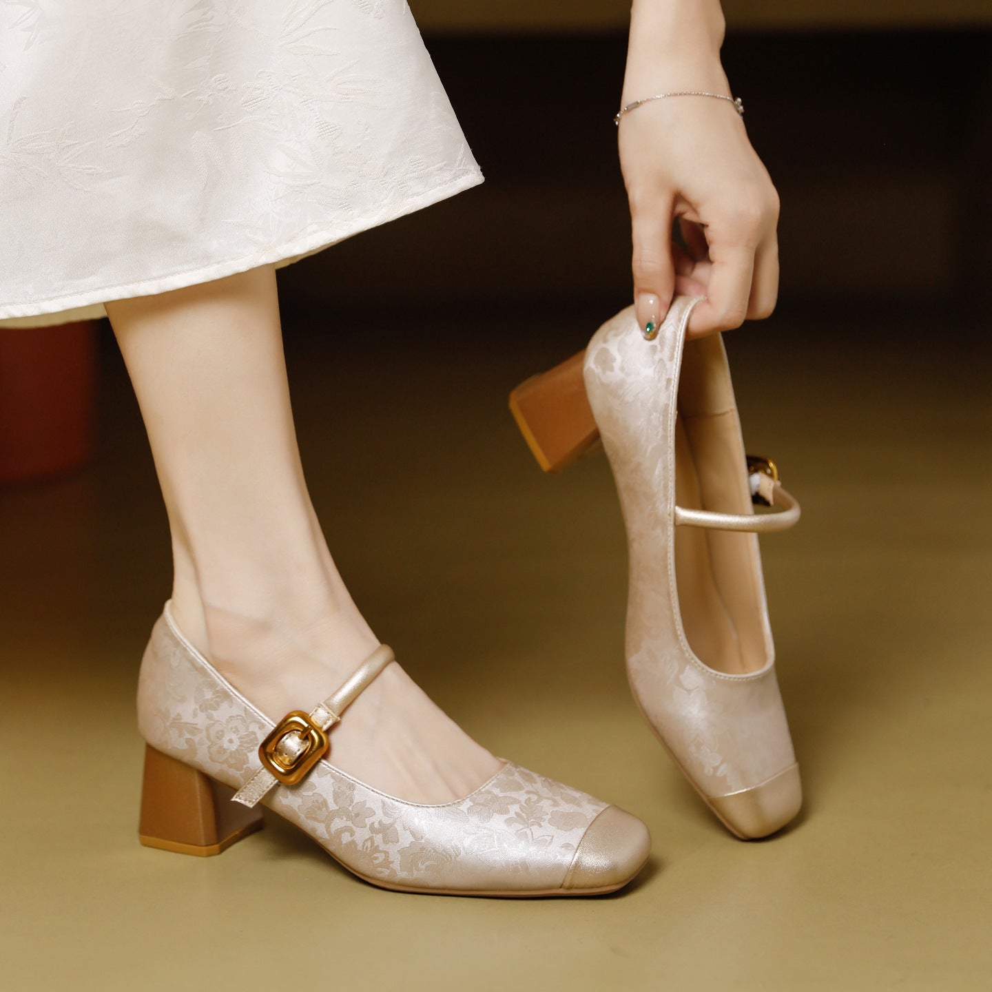 Sarah Express Vintage Square Toe Mary Jane Heels