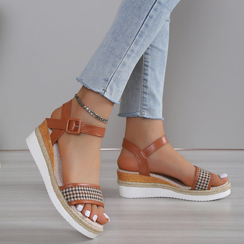 Sarah Express Houndstooth Print Buckle Platform Sandals