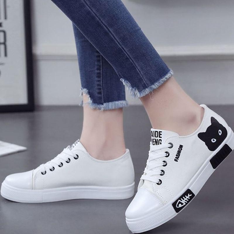 Sarah Express Playful Cat Print Canvas Sneakers white