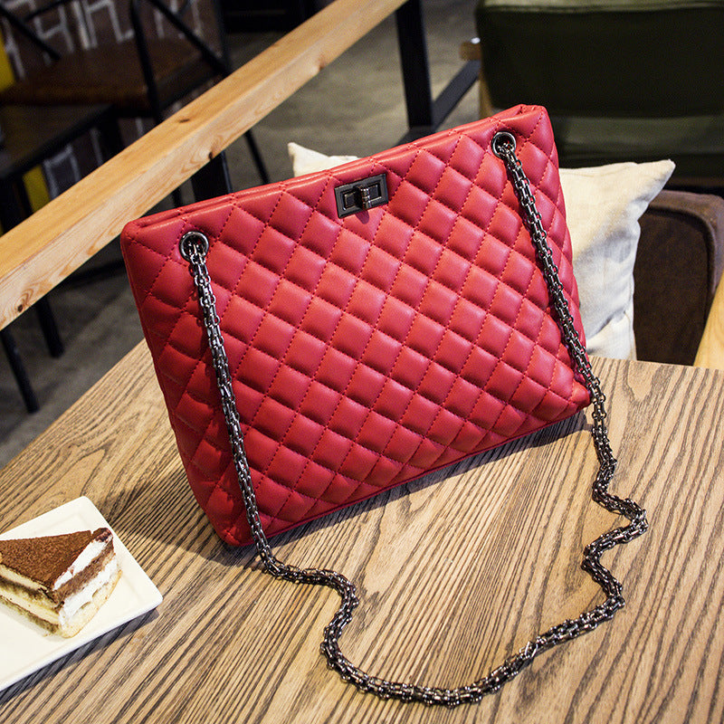 Sarah Express Quilted Chain Shoulder Bag gules