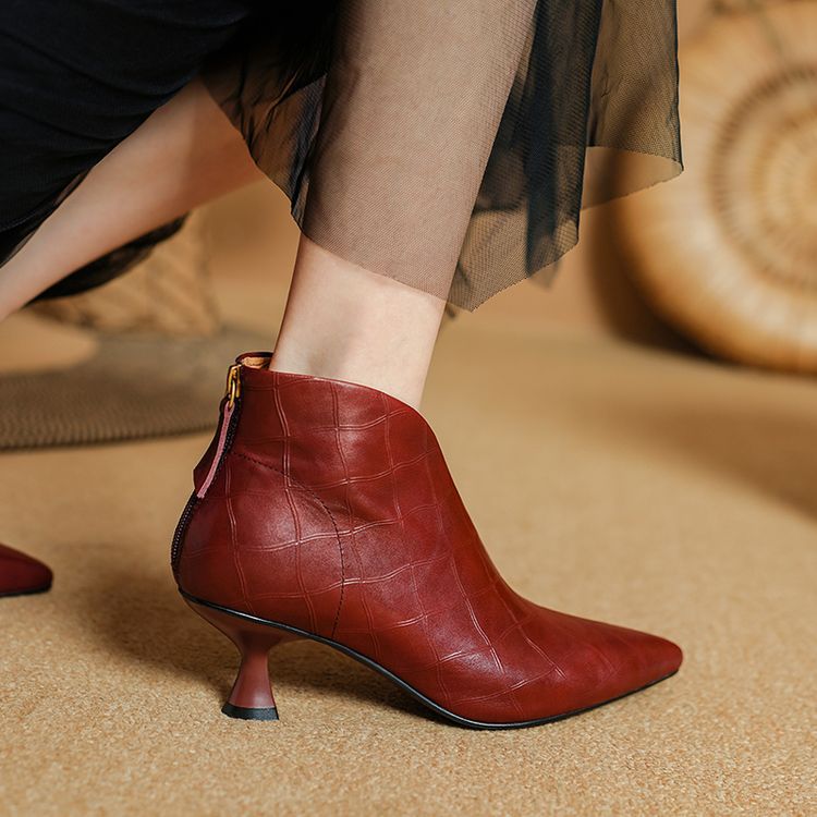 Sarah Express Elegant Pointed-Toe Leather Ankle Boots