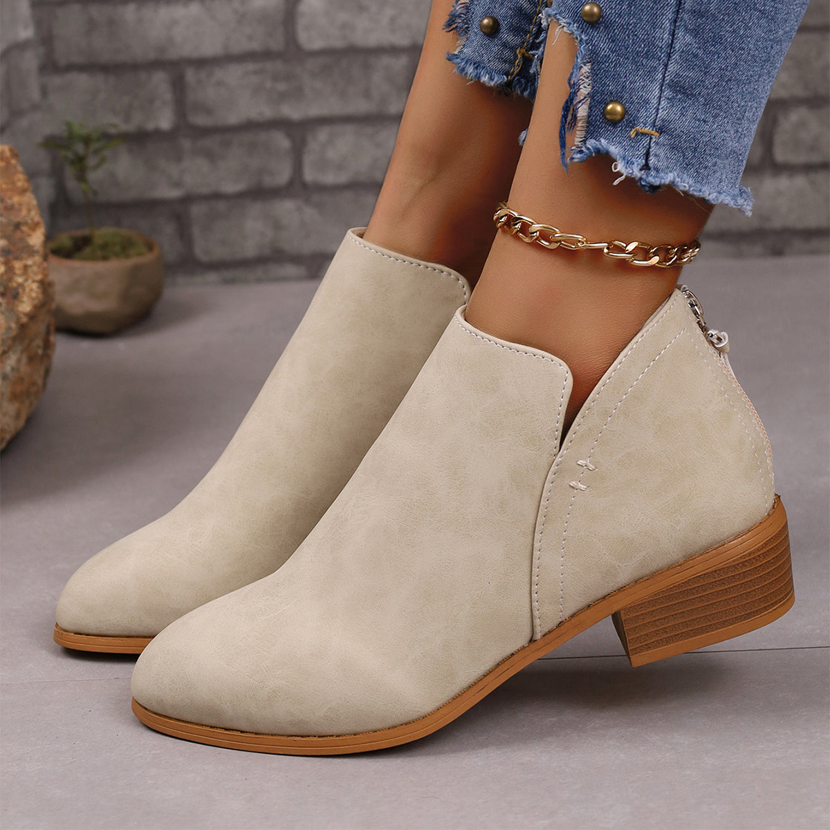 Sarah Express Pointed Toe V-Cut Ankle Boots
