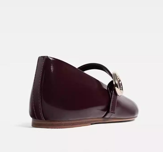 Sarah Express Burgundy V-Strap Round Toe Flats