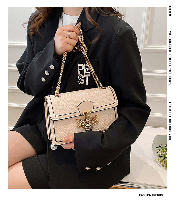 Sarah Express Retro Bee Emblem Chain Messenger Bag