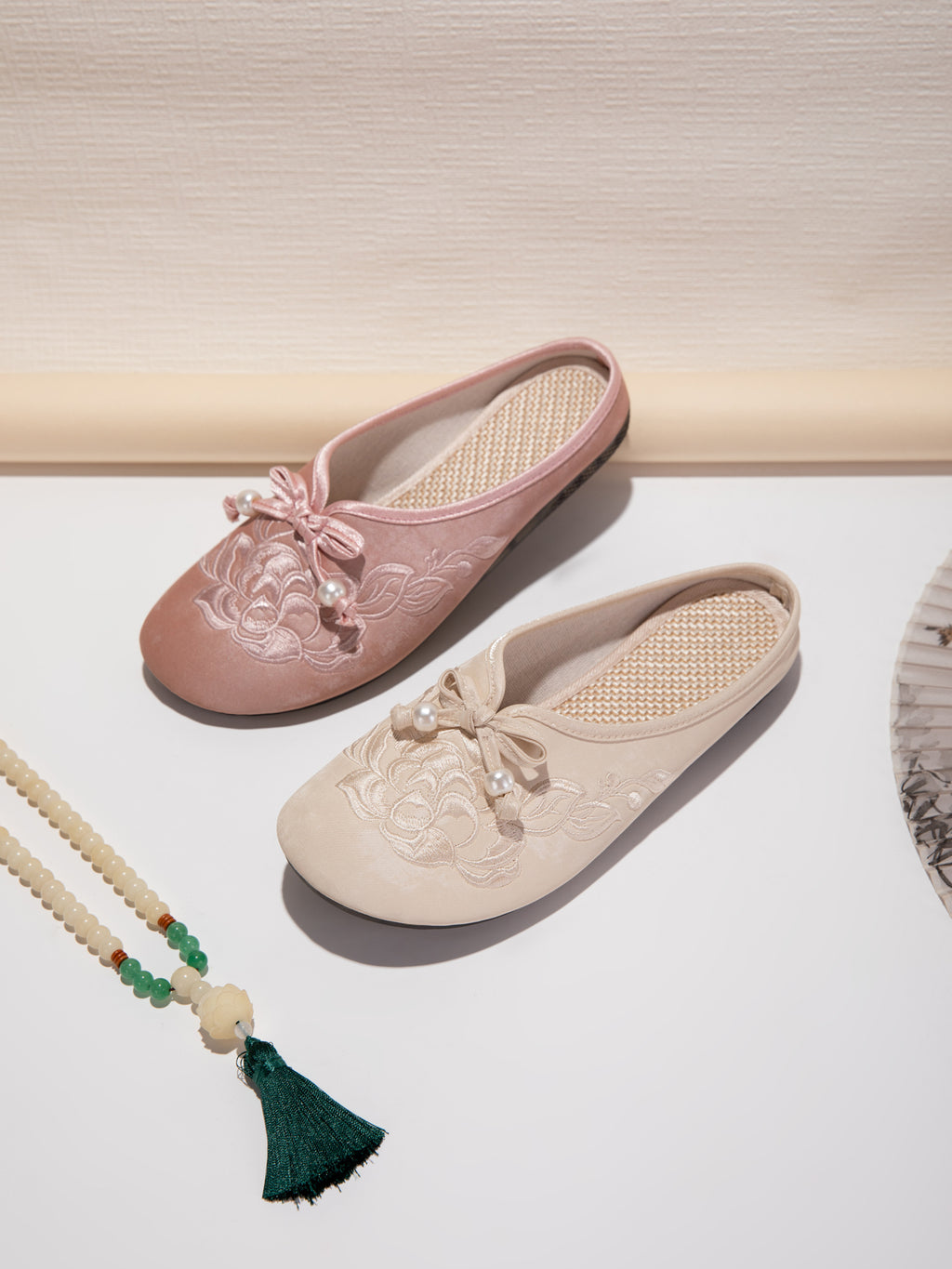 Sarah Express Embroidered Bow Canvas Mule Slippers