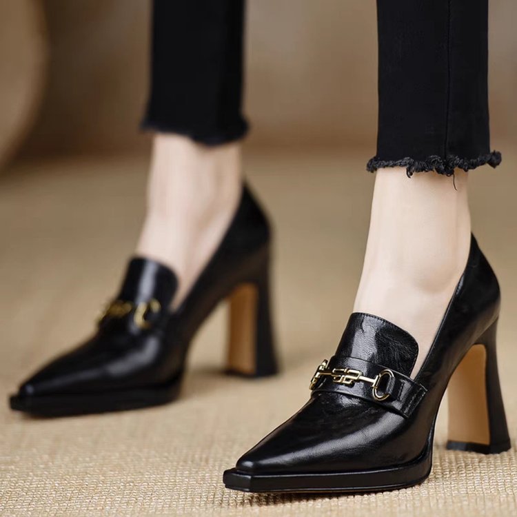 Sarah Express Retro Chunky Heel Pointed Toe Pumps