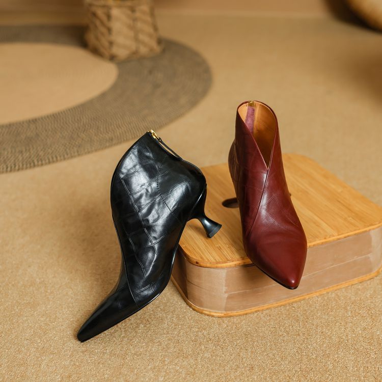 Sarah Express Elegant Pointed-Toe Leather Ankle Boots