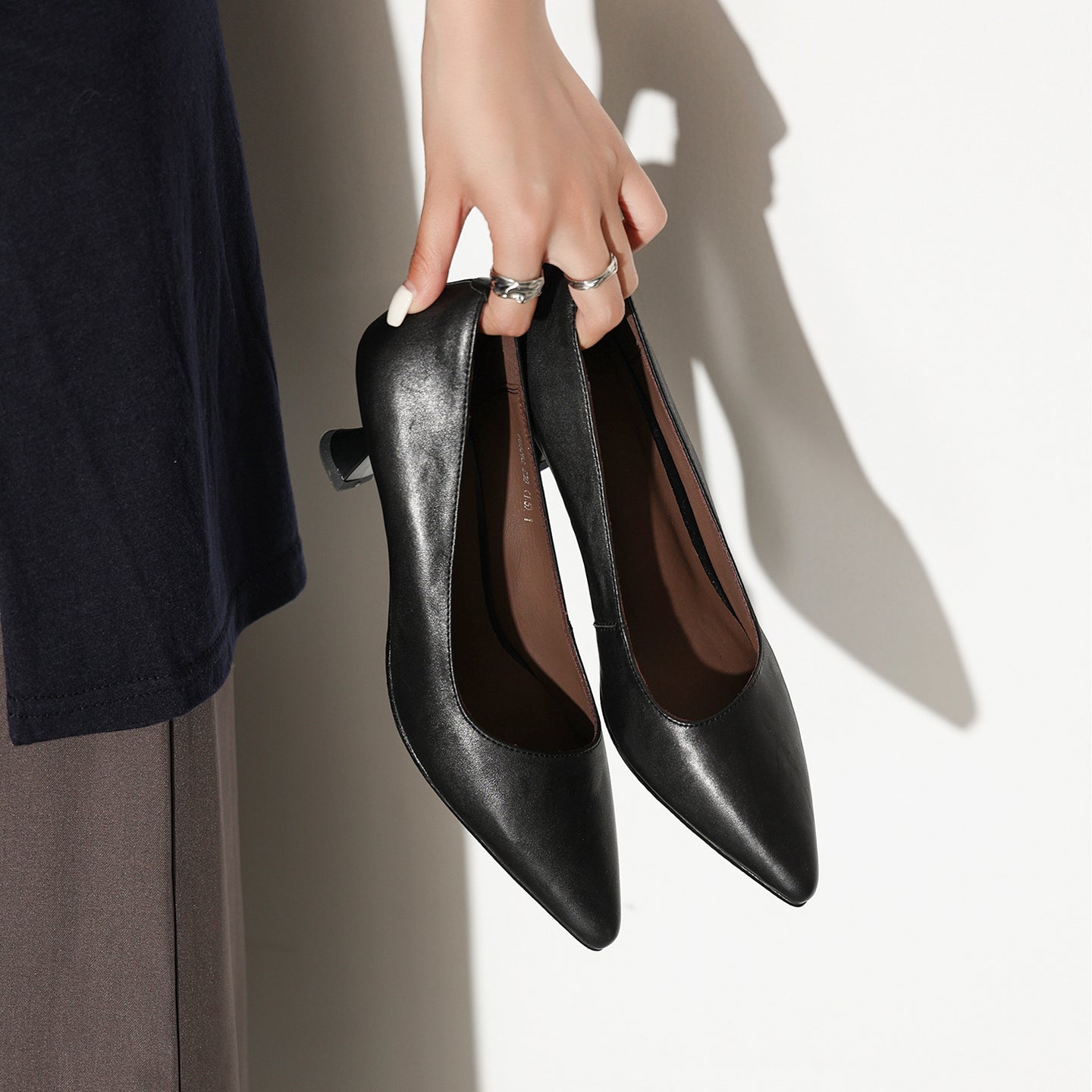 Sarah Express Pointed-Toe Cowhide Kitten Heel Pumps Black
