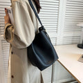 Sarah Express Retro Commuter Bucket Bag Adjustable Strap Black