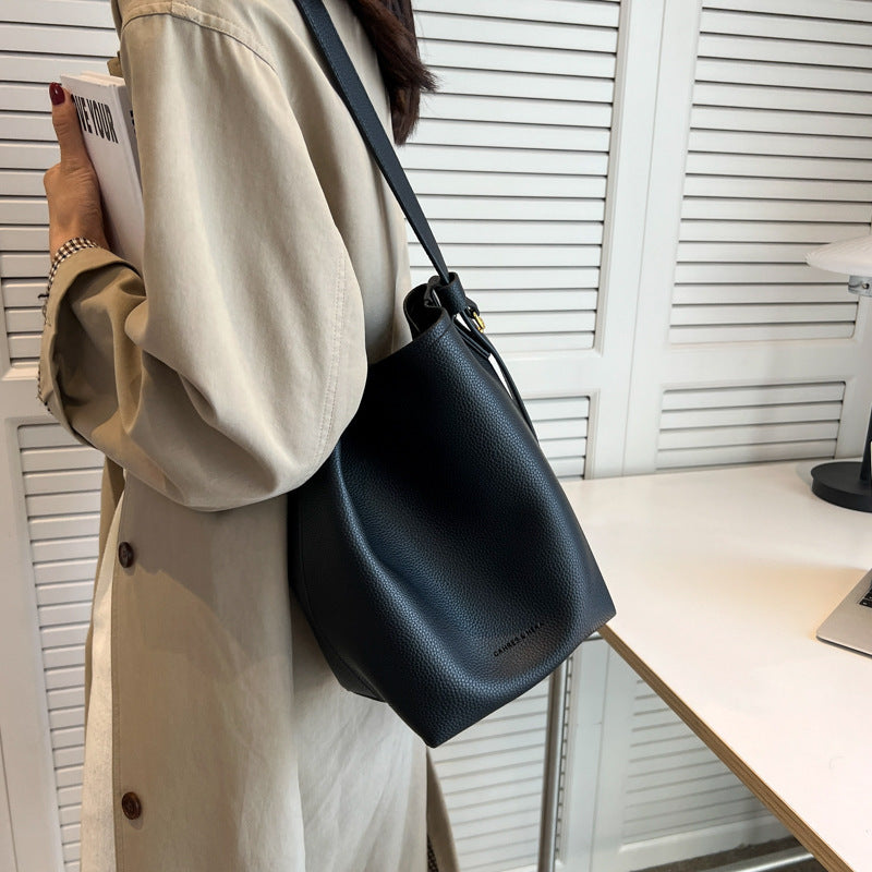 Sarah Express Retro Commuter Bucket Bag Adjustable Strap Black