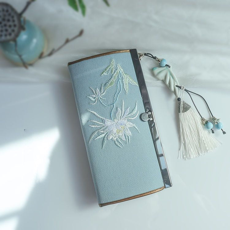 Sarah Express Artistic Retro Embroidered Clutch Purse Epiphyllum