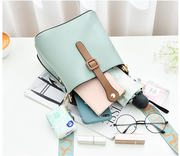 Sarah Express Structured Bucket Bag with Contrast Details
