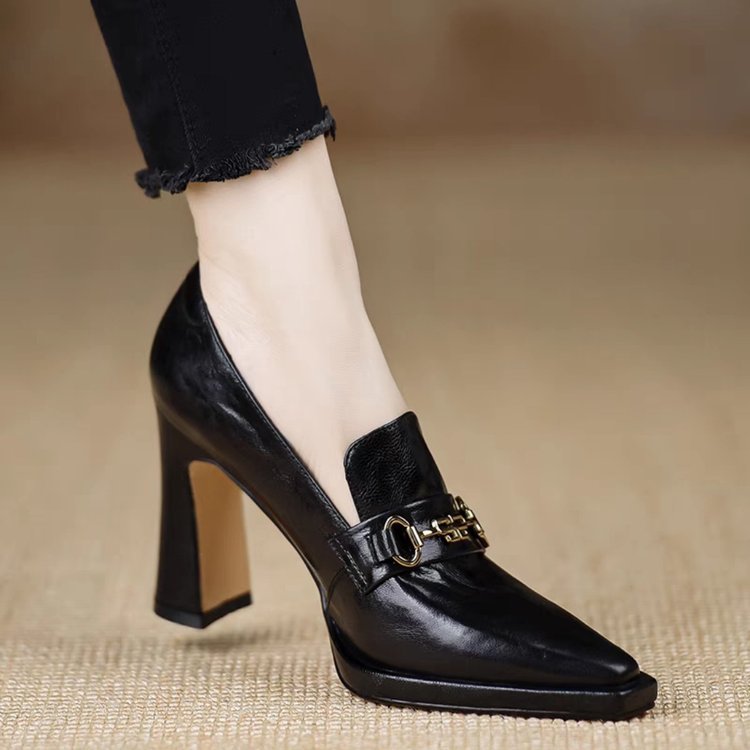 Sarah Express Retro Chunky Heel Pointed Toe Pumps