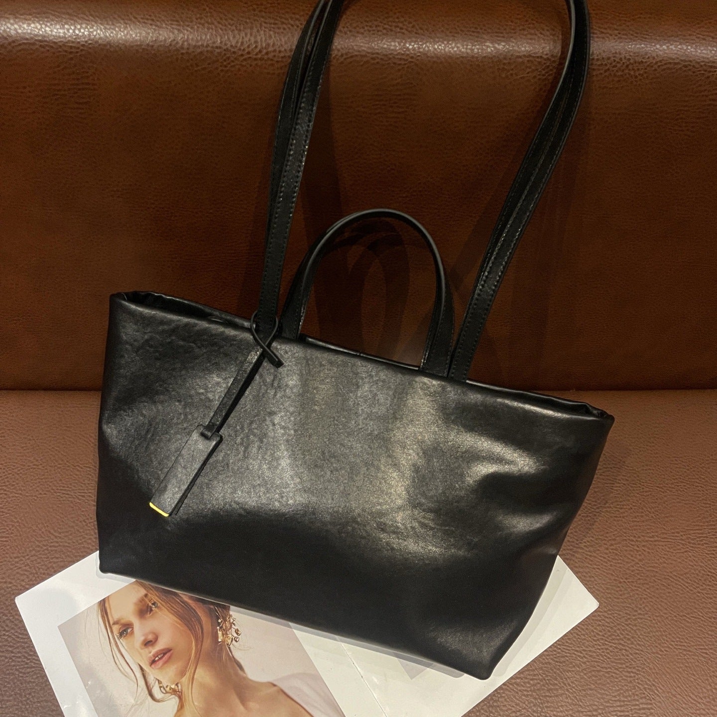 New Women's Bag, Underarm Single-shoulder Cross-border First-layer Cowhide Tote, Niche Crossbody, Vintage Soft Leather, Large Capacity – product detail alternate view 3