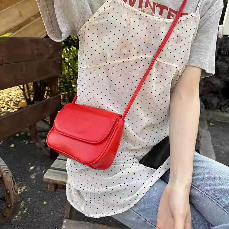 Sarah Express Retro Cookie-Shaped Crossbody Shoulder Bag Red