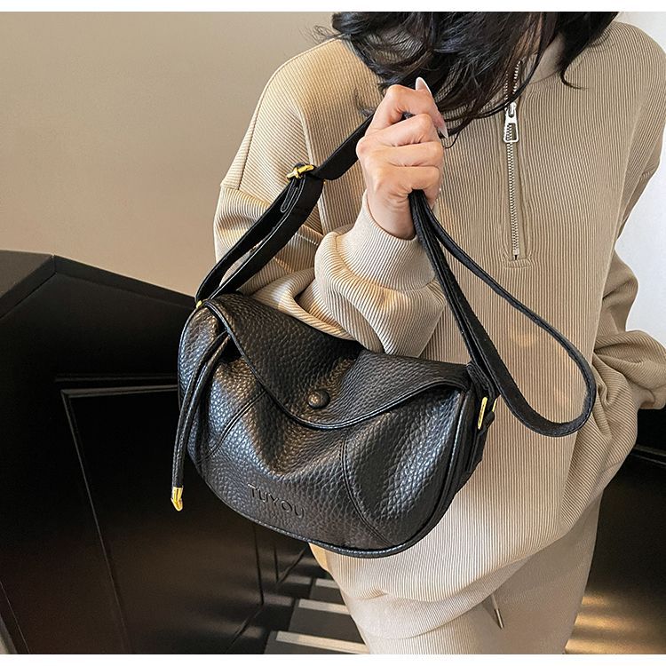 Sarah Express Stitched Shoulder Crossbody Bag for Commuting Black