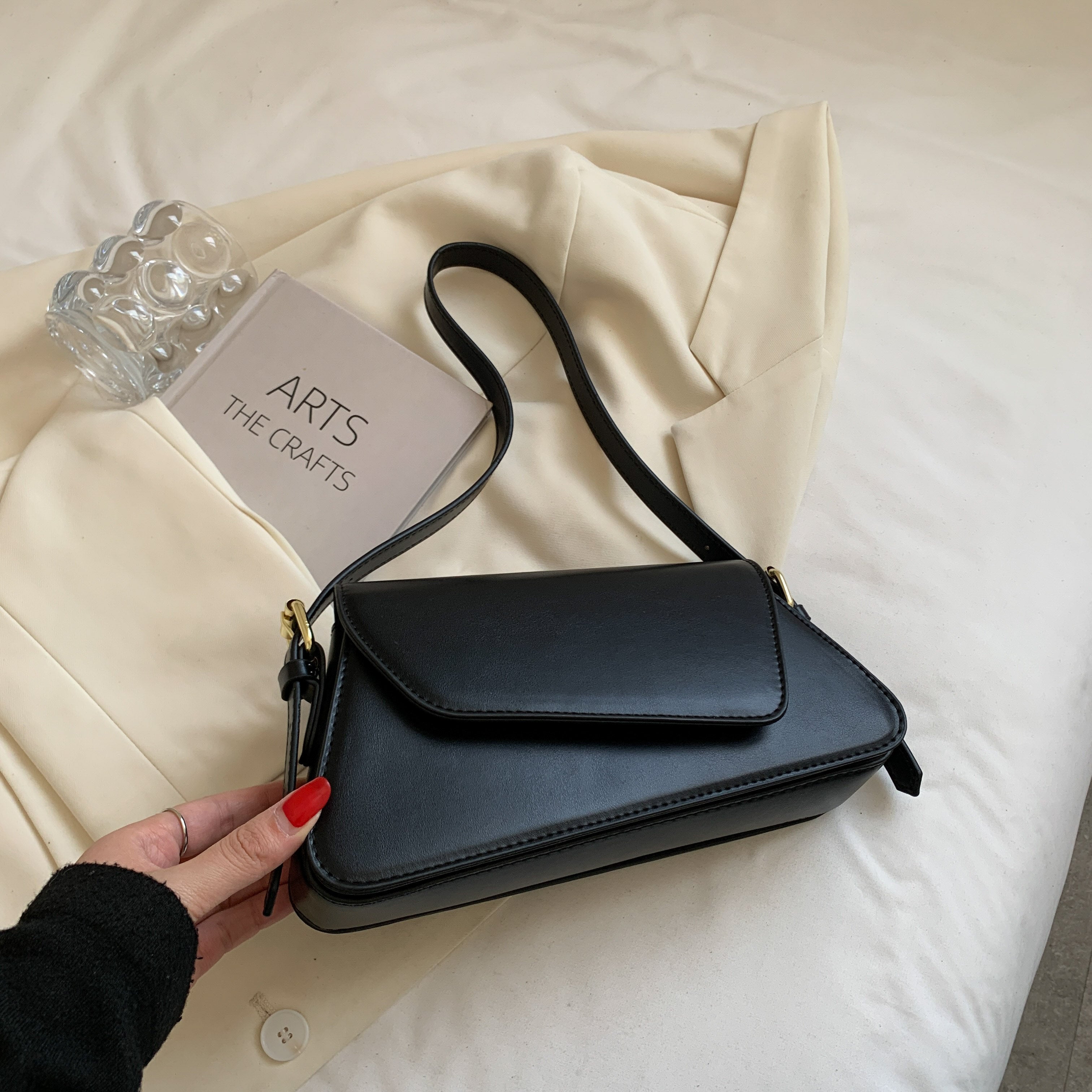 Sarah Express Compact Structured Shoulder Messenger Bag Black