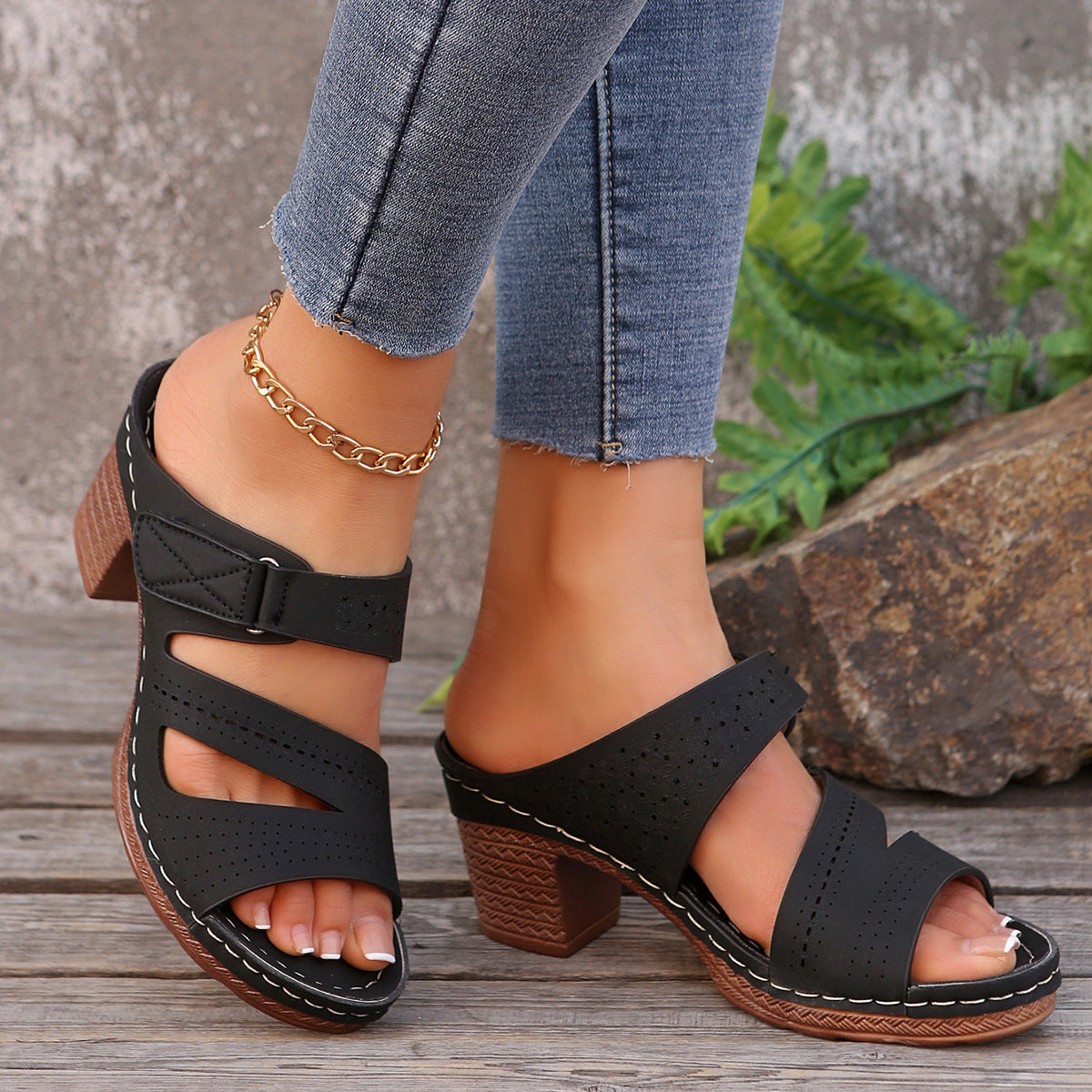 Sarah Express Square-heeled Peep-toe Slides Black