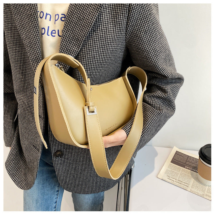 Sarah Express Retro Minimalist Saddle Crossbody Dumpling Bag