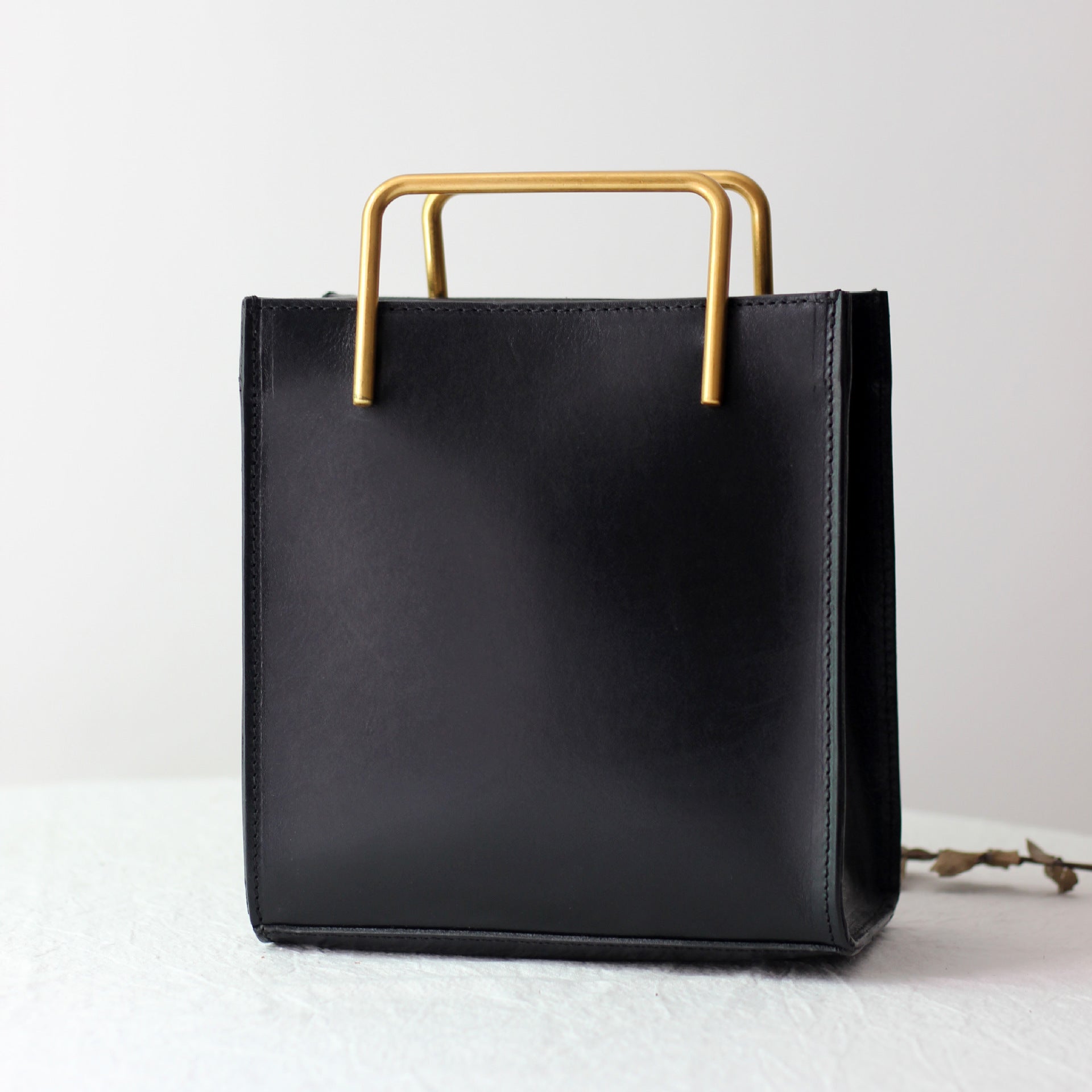 Sarah Express Vintage Full-Grain Leather Square Crossbody Bag 736 Black