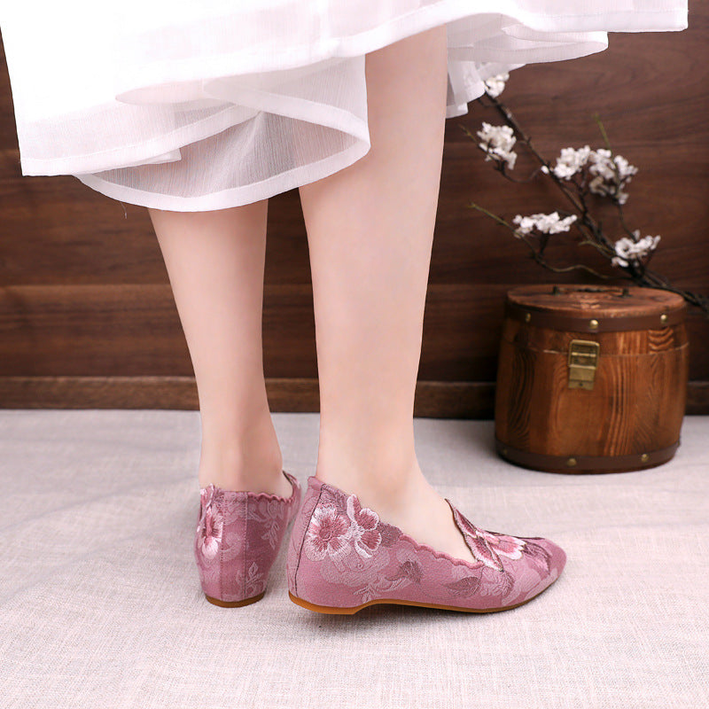 Sarah Express Vintage Embroidered Pointed Toe Flats